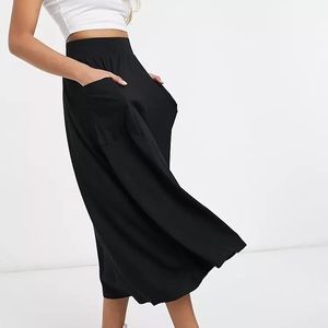 ASOS DESIGN petite midi skirt with pockets - black